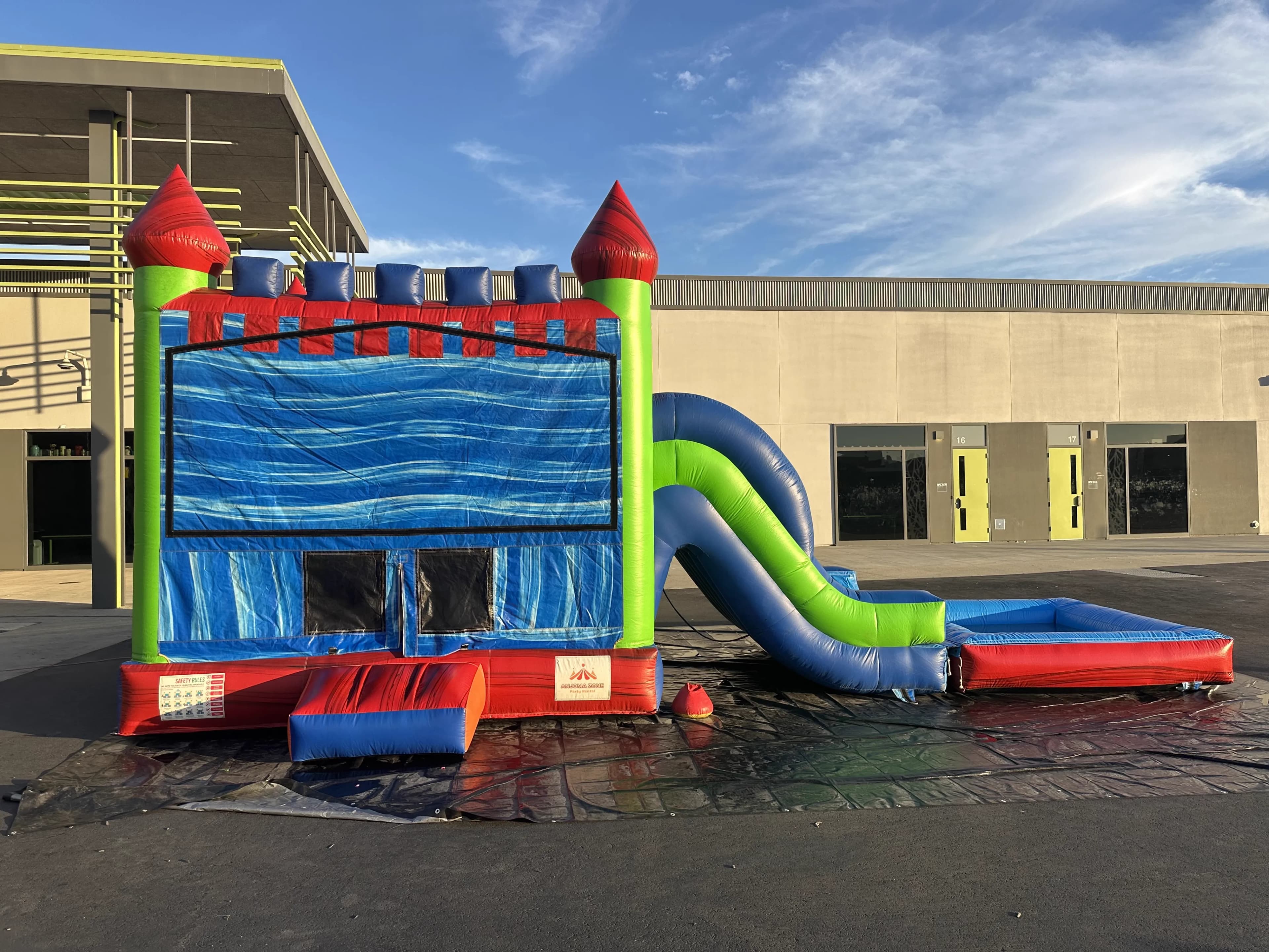 Side view(3) of the 5 in 1 Ocean Wave Castle Combo.