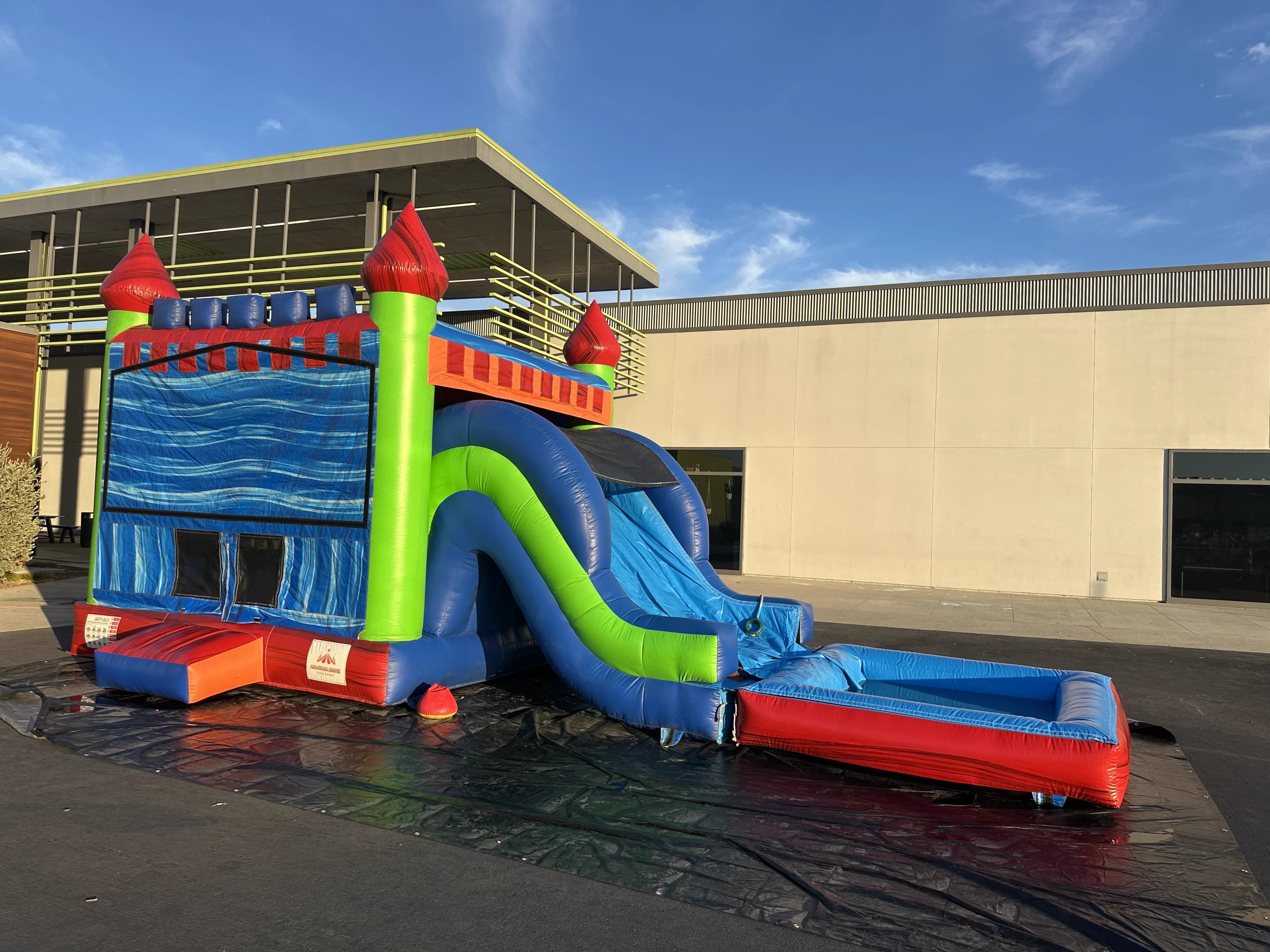 Side view(4) of the 5 in 1 Ocean Wave Castle Combo.