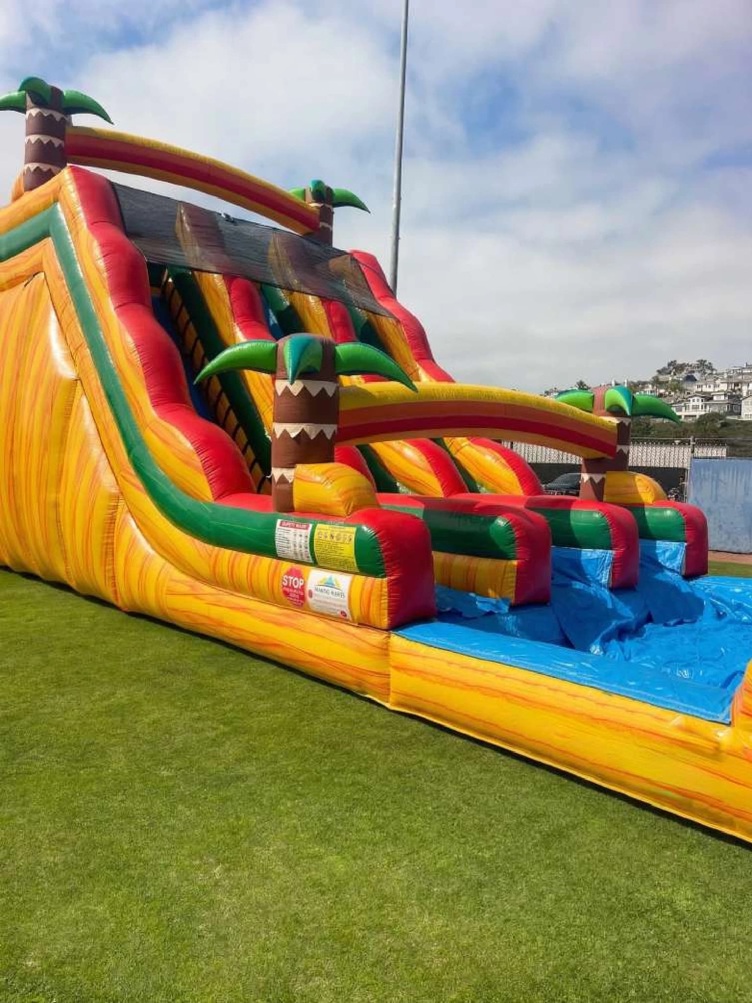 Front hero view of the Anjoma Giant (Dual Slides) showing main features and design.